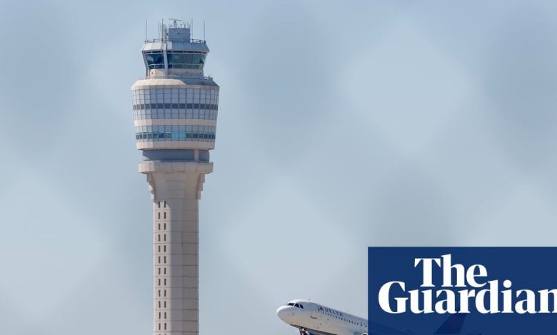 Air traffic controllers receive alt= Air traffic controllers receive alt=