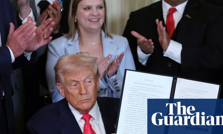 Questions arise over strikingly similar signatures by Trump on recent pardons | Donald Trump Questions arise over strikingly similar signatures by Trump on recent pardons | Donald Trump