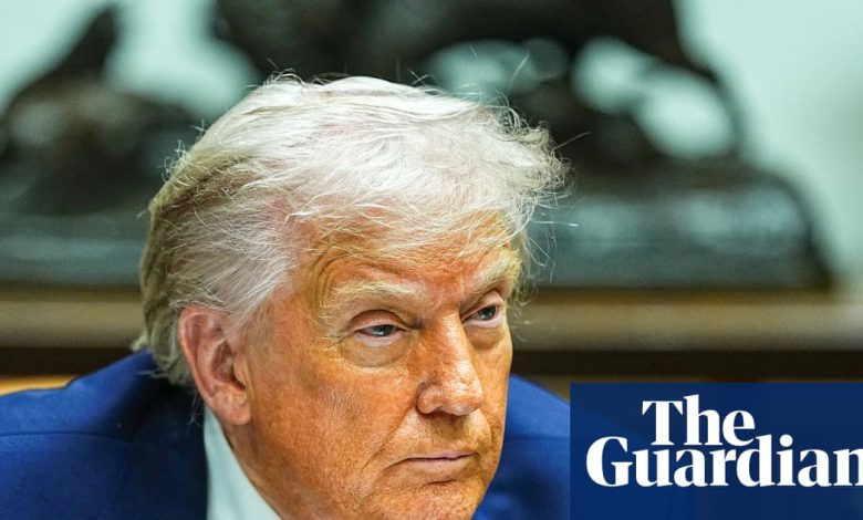 Trump announces one-year 10% cap on credit card interest rates | Donald Trump